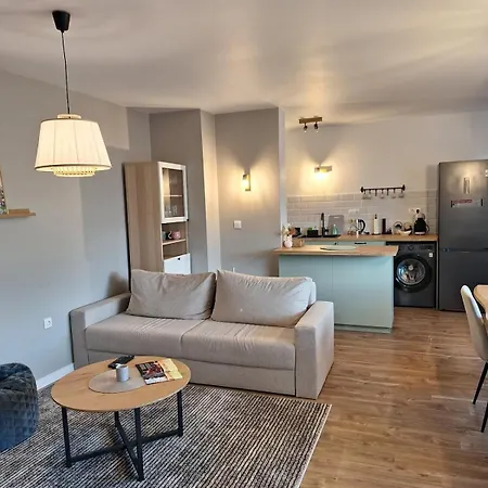 Park View - Modern 2-bedroom With Free Underground Parking *