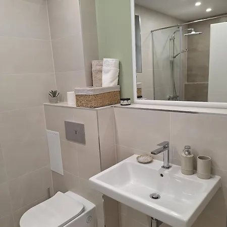 Park View - Modern 2-bedroom With Free Underground Parking فيليكو ترنوفو