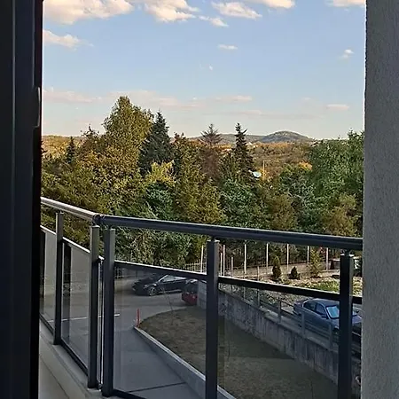 شقة Park View - Modern 2-bedroom With Free Underground Parking فيليكو ترنوفو